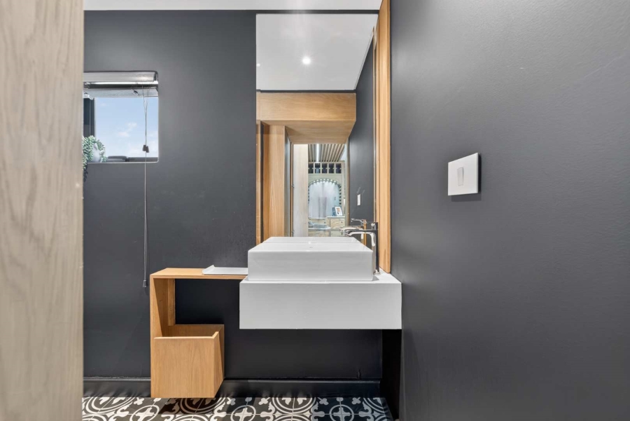 3 Bedroom Property for Sale in Sea Point Western Cape